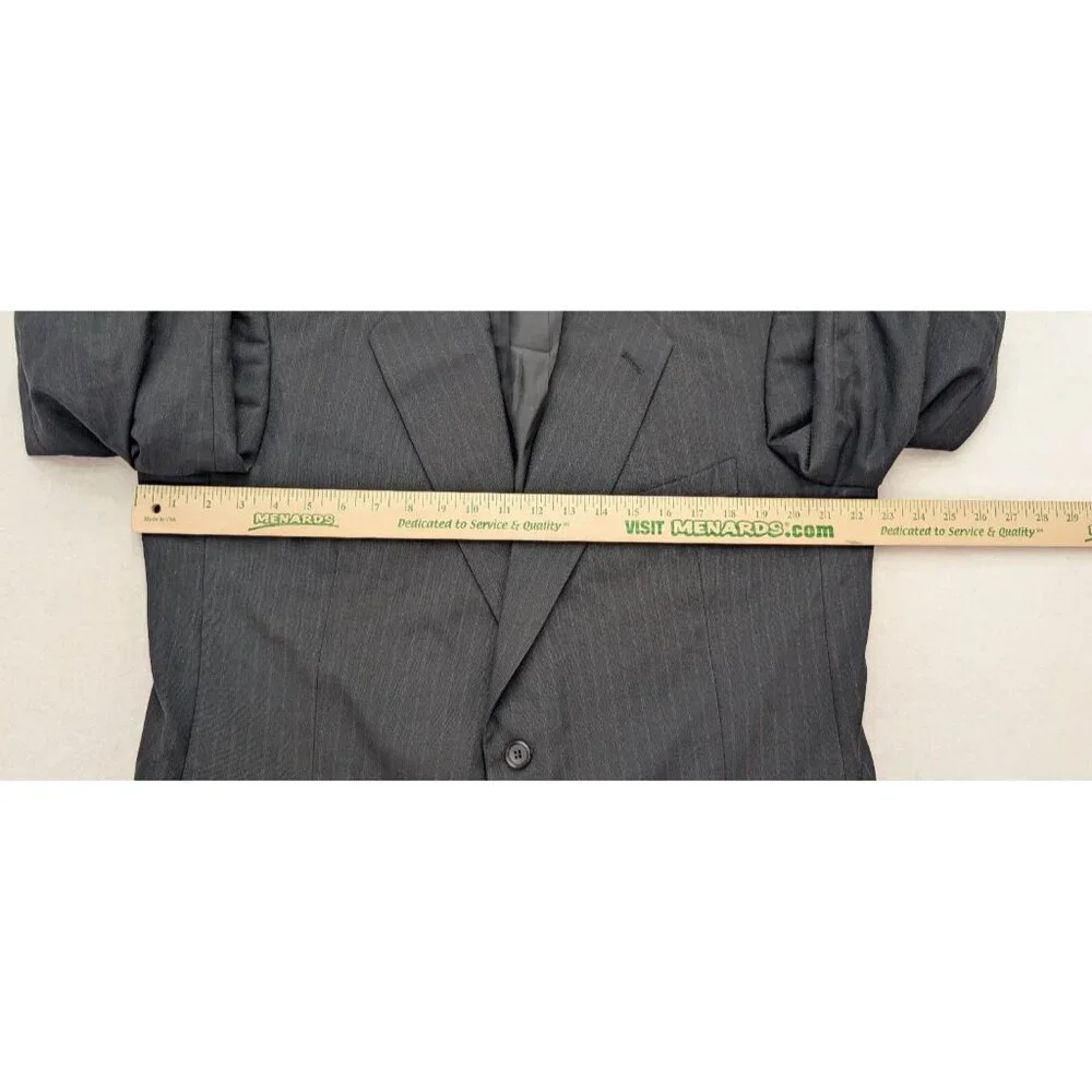 Kilburne and Finch Men's Blazer Jacket Sport Coat Size 44L Black Pinstripe
